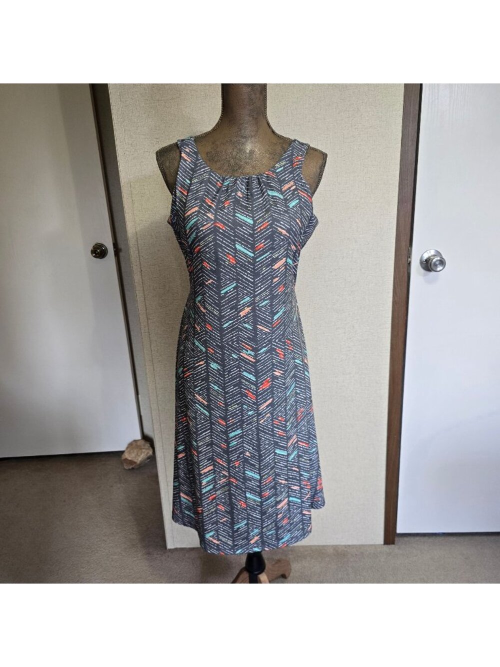 PrAna Large Holly Sleeveless Gray Open Back Chevron Athletic Tank Dress